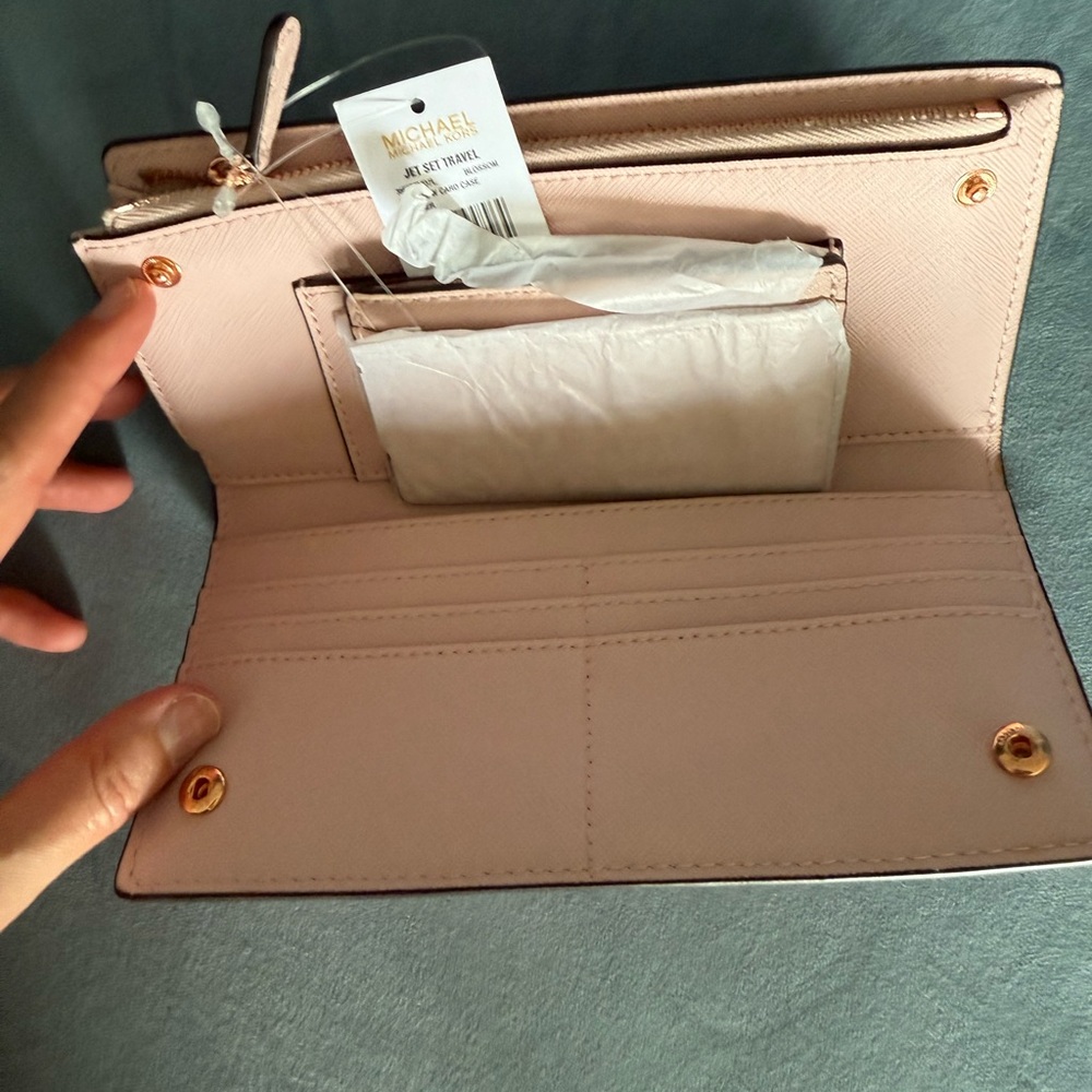 Michael Kors Pink Wallet Sleek Minimalist Design - Picture 9 of 9